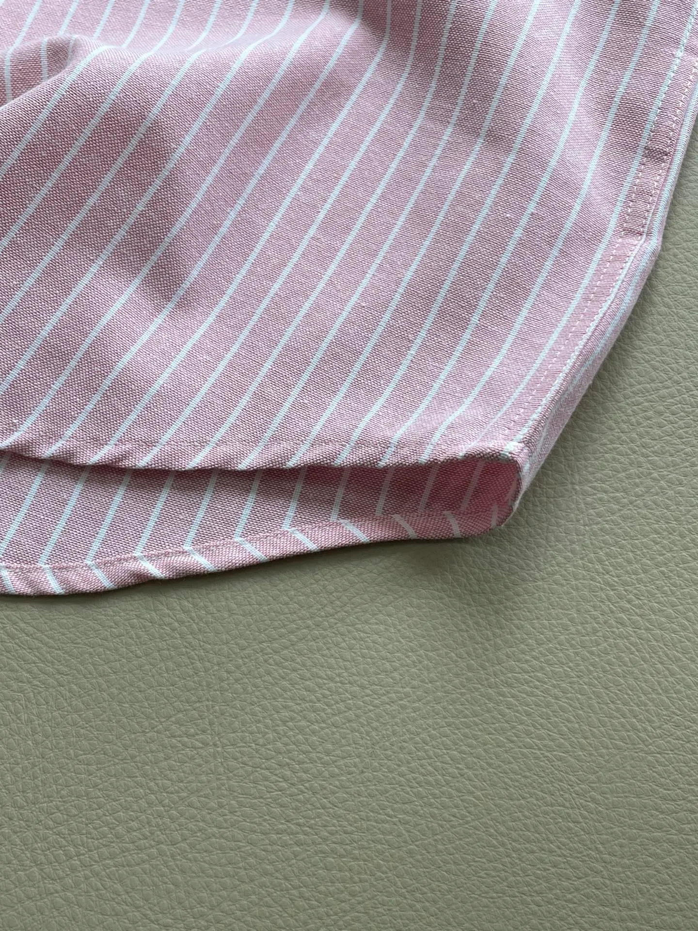 P220 🌸🌸🌸 POLO Ralph Lauren [High Quality] Classic shirt! The classic casual shirt made of pure cotton Oxford cloth has a unique design. It has a simple, clean and classic silhouette design. It is a versatile style that can be switched at will. The fabric feels soft and delicate, highly breathable, and is close to the skin and comfortable to wear. It can be worn alone as an inner layer. Its versatile performance is beyond your imagination! The upper body of the ready-to-wear is simple and classic yet elegant! Size:M-XXL